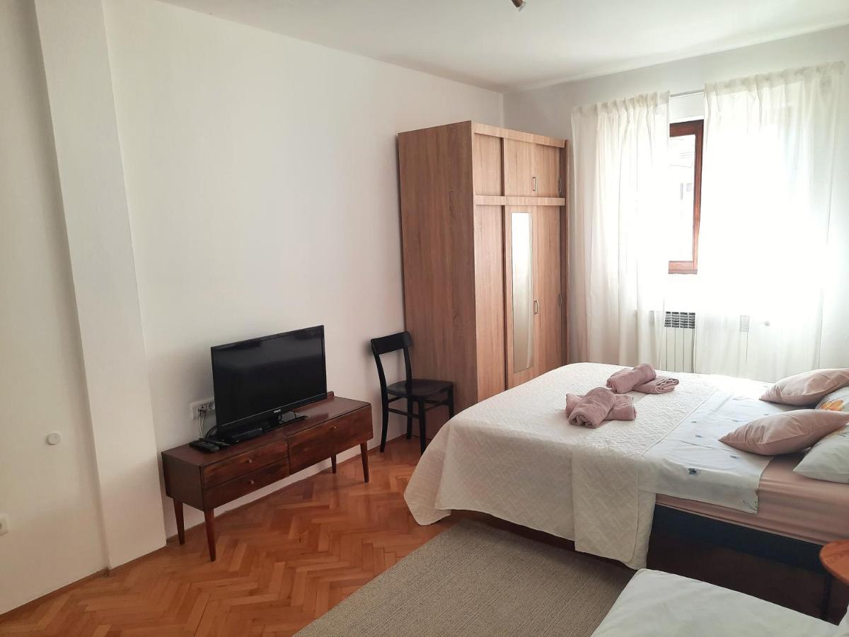 Apartment Nino In Pula Exterior photo